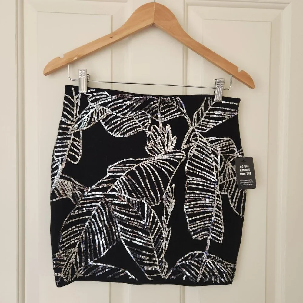 Express Black Mini Skirt Silver Sequin Leaf Holiday Party Sexy Glam Pretty - Picture 2 of 8